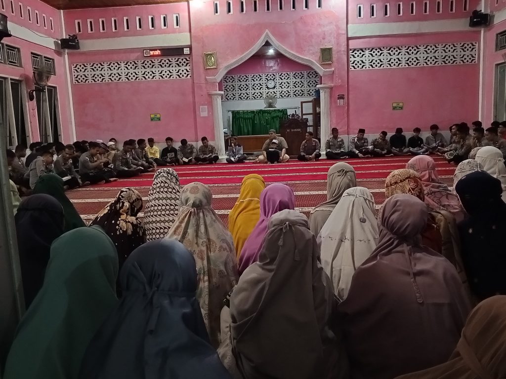 Tingkatkan Ikatan Sosial dan Spritual, Serta Ciptakan Suasana Penuh Keberkahan di Bulan Ramadan Civitas Akademika Undhari Gelar Tadarus Akbar di Masjid Kampus Undhari