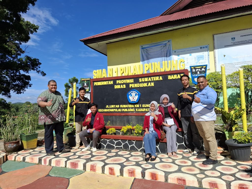 Dipimpin Wakil Rektor III, UNDHARI Sapa dan Motivasi Siswa Kelas XII SMAN 1 Pulau Punjung
