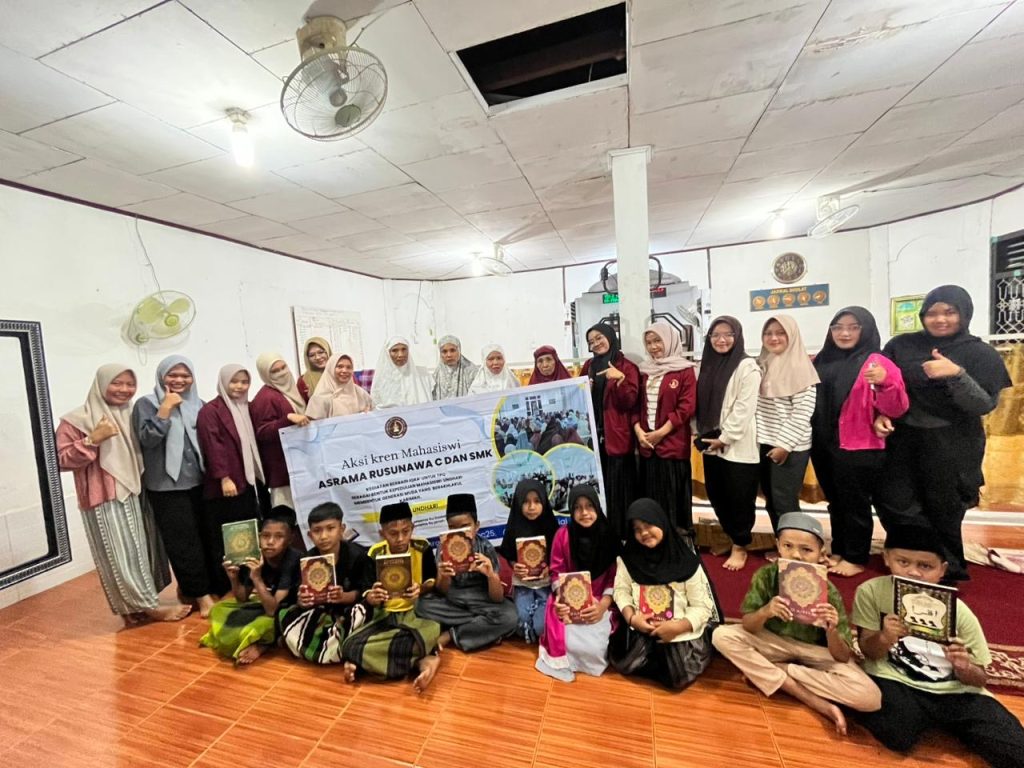 Aksi Keren Mahasiswi UNDHARI: Berbagi Iqra’ dan Al-Qur’an di Mushala Al-Mukminin